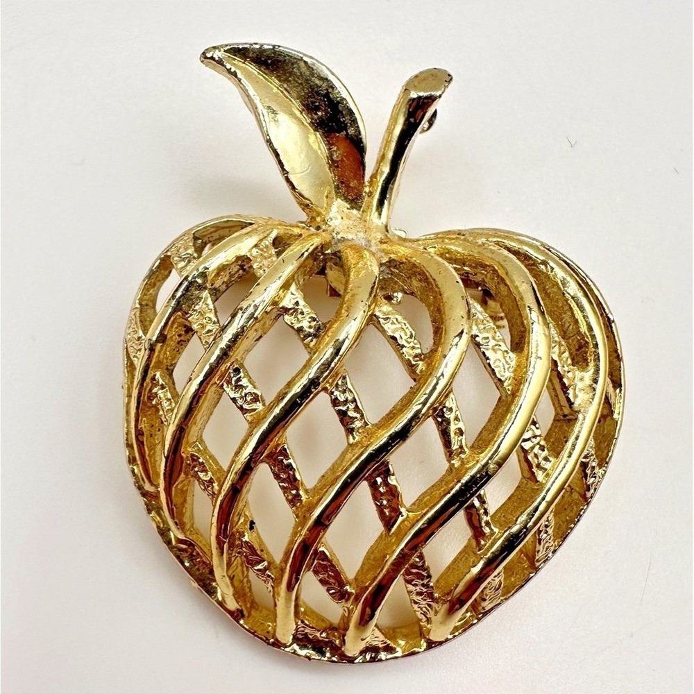 Vintage 80s Gold Tone Apple Lattice Brooch Pin Women's Classic Fashion Jewelry